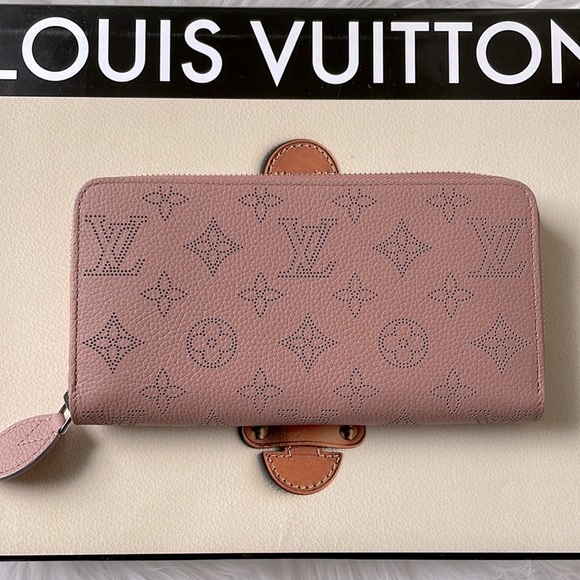 •Louis Vuitton• 🇫🇷 Mahina Zippy Wallet - Picture 3 of 14